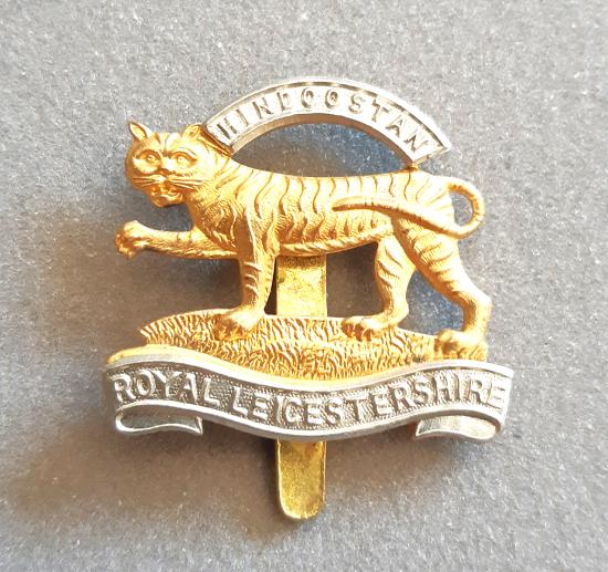 ROYAL LEICESTERSHIRE Regiment GILT & SILVER PLATE Officer’s Hat Badge