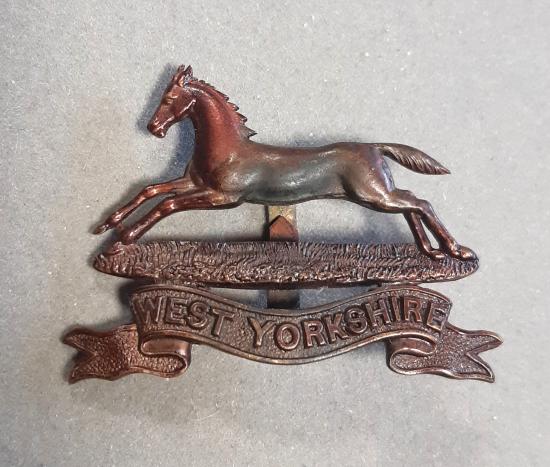 THE PRINCE OF WALES’S OWN (West Yorkshire Regt) OSD Hat Badge (KK608)