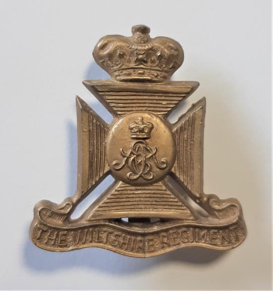 WW2 The Wiltshire Regiment Plastic Hat Badge