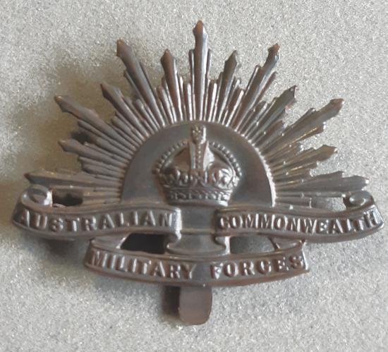 AUSTRALIAN COMMONWEALTH MILITARY FORCES WW1 “Tiptaft Birmingham”UK  made Hat Badge