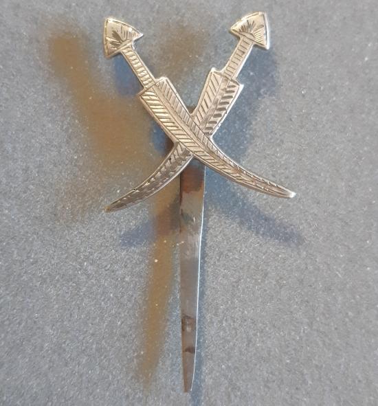 SCARCE IRAQ LEVIES (Assyrian Levies) OFFICER’S Silver Hat Badge.