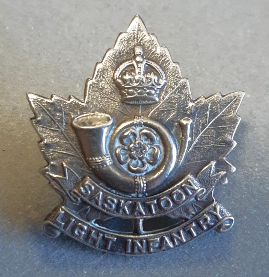 CANADIAN Saskatoon Light Infantry White Metal Hat Badge