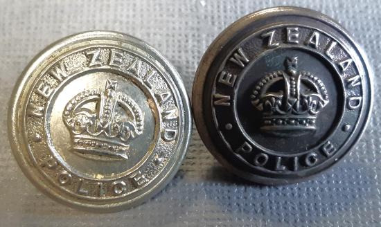 NEW ZEALAND POLICE – 2 x Large Silver-Plated Tunic Buttons. (Post 1902 – 1st Type)