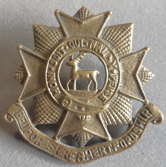 BRITISH BEDFORDSHIRE & HERTFORDSHIRE Large Cast Pouch Badge.