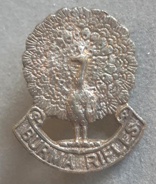 BURMA RIFLES Cast White Metal Hat Badge (1937-42)