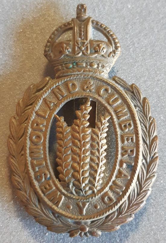 BRITISH Westmoreland & Cumberland Yeomanry (Hussars) Gilding Metal Hat Badge (KK1435)