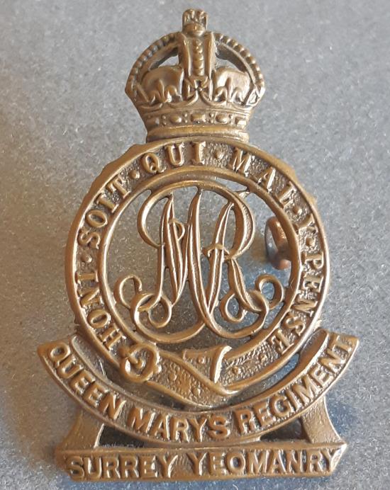 BRITISH The Queen Mary's Surrey Yeomanry (Lancers) Gilding Metal Hat Badge (KK1473)