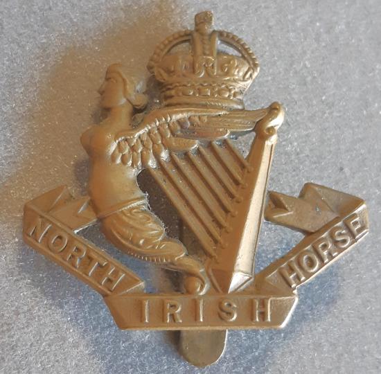 BRITISH The North Irish Horse Special Reserve Cavalry Gilding Metal Hat Badge (KK1503)