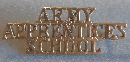 BRITISH Shoulder Title “ARMY / APPRENTICES / SCHOOL” - Gilding Metal