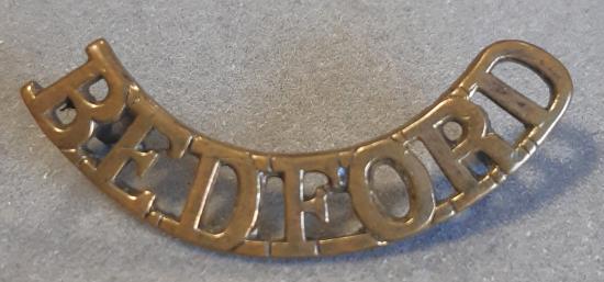 BRITISH Shoulder Title “BEDFORD”– Gilding Metal