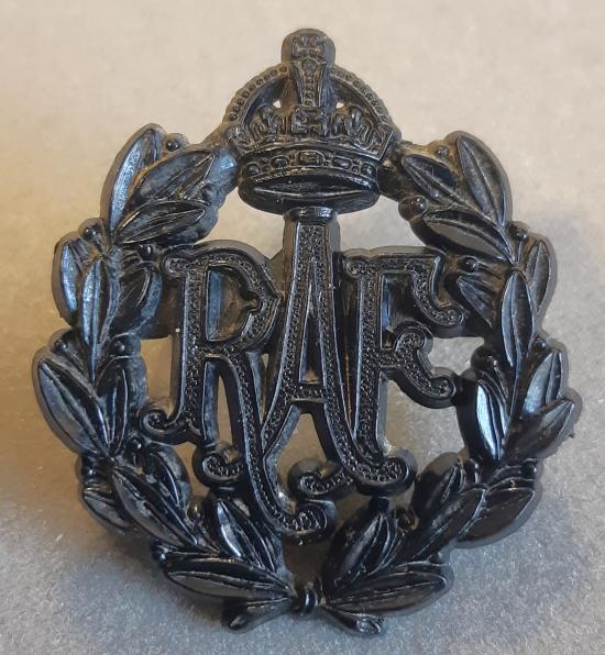 BRITISH WW2 Plastic Hat Badge - Royal Air Force (Black)