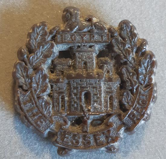 BRITISH WW2 Plastic Hat Badge – The Essex Regiment (Chocolate Brown)