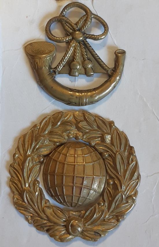 BRITISH Royal Marines Brass Glengarry Badge 1870-1897 (KK1094)