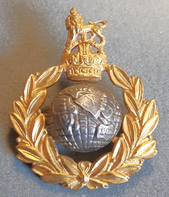 BRITISH Royal Marines K/C Gilt/Silver Officer Hat Badge (KK2098 Similar)