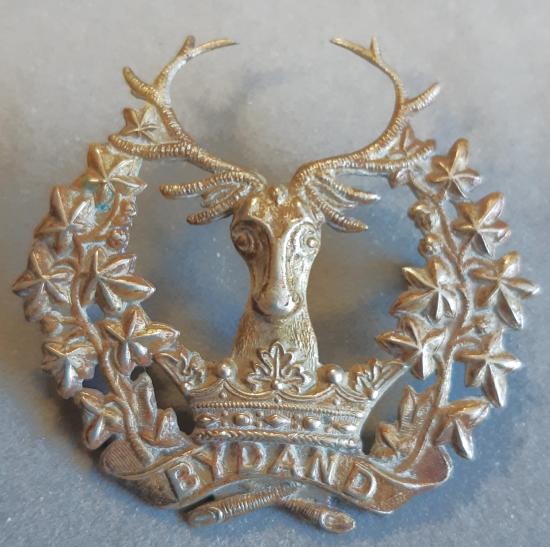 BRITISH - The Gordon Highlanders White Metal Hat Badge.