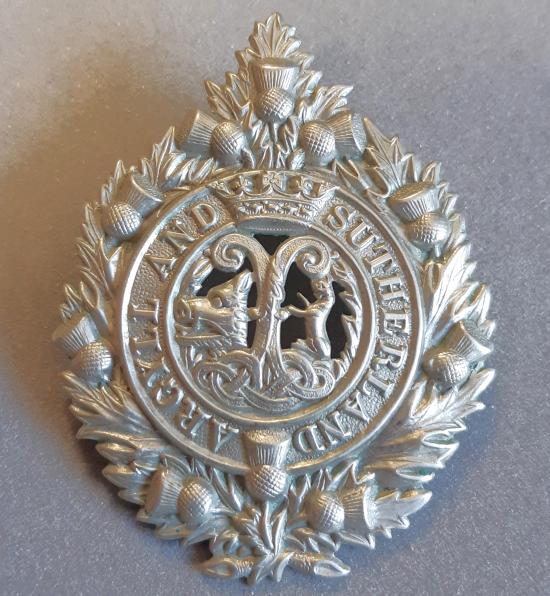 BRITISH - The Argyll and Sutherland Highlanders White Metal Hat Badge.