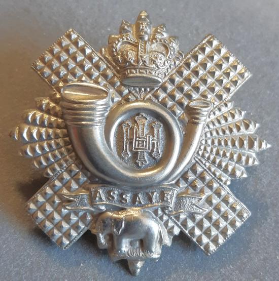 BRITISH - Highland Light Infantry White Metal Hat Badge Q/C