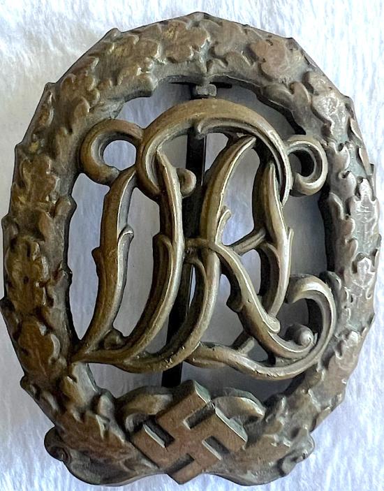 WW2 GERMAN BRONZE SPORTS BADGE - MARKED