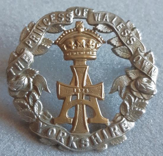 BRITISH - The Yorkshire Regiment (Alexandra, Princess of Wales’s Own)- Bi-Metal QVC Hat Badge (KK615)