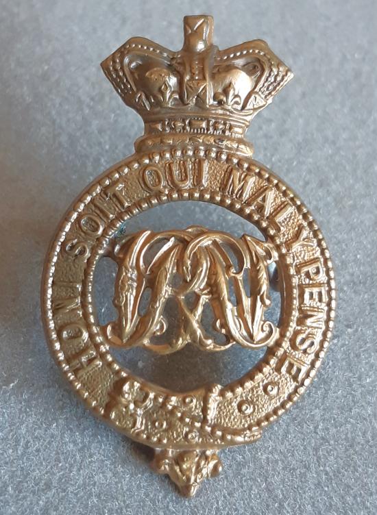 BRITISH - Grenadier Guards QVC O/R's Pagri Badge (KK895)