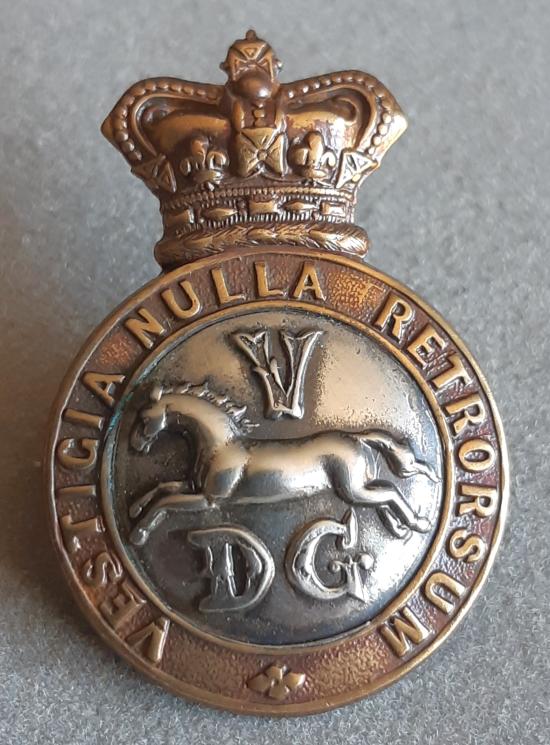 BRITISH - 5th (Princess Charlotte of Wales’s) Dragoon Guards QVC Bi-Metal Hat Badge (KK743)