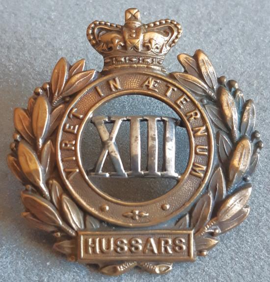 BRITISH - XIII Hussars QVC Bi-Metal Hat Badge (KK769)