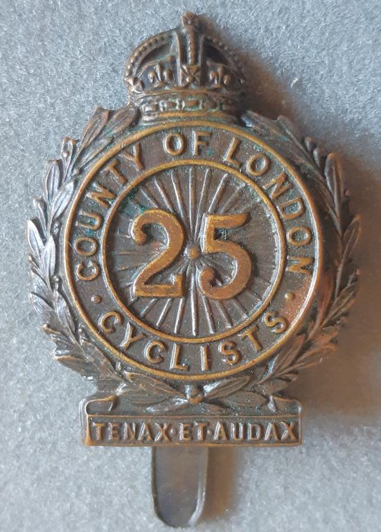 BRITISH - 25th County of London Battalion. (Cyclist) Bronzed Hat Badge (KK1857)