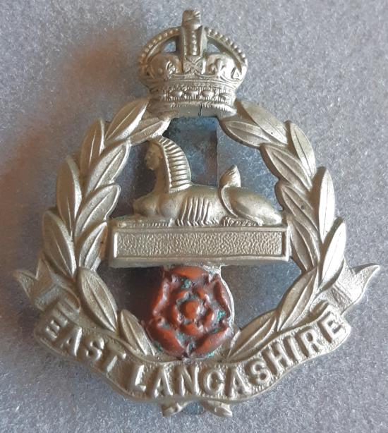 BRITISH - The East Lancashire Regiment (4th & 5th Battalions) Bi-Metal Hat Badge (KK1722)