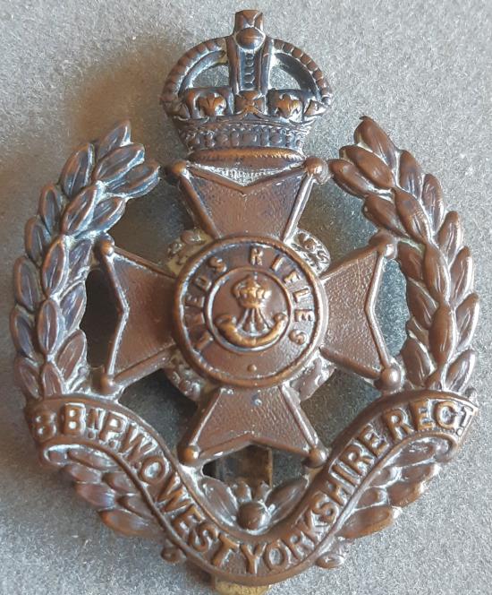 BRITISH - The West Yorkshire Regiment (8th Battalion Leeds Rifles) Bronzed Badge (KK1712)