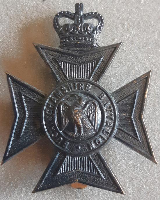 BRITISH - The Buckinghamshire Battalion Territorial Force Q/C Black Hat Badge (KK2391)