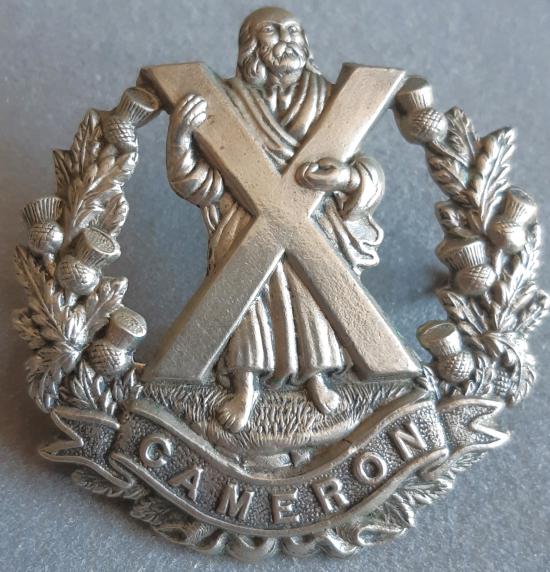 BRITISH - The Queen's Own Cameron Highlanders White Metal Badge (KK688)