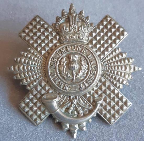 BRITISH - The Royal Scots (4th & 5th Battalions Lothian Regt) White Metal Badge (KK1697)