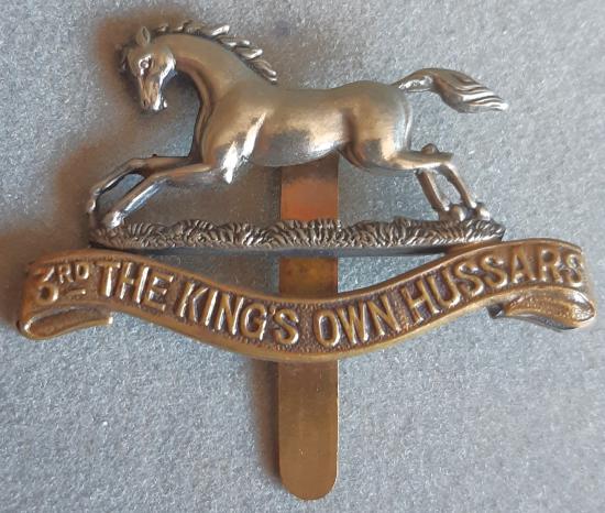 BRITISH - 3rd (King's Own) Hussars B/M Hat Badge (KK753) Small