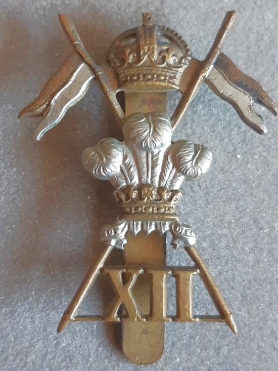 BRITISH - 12th (Prince of Wales’s Royal) Lancers Bi-Metal Hat Badge (KK768)