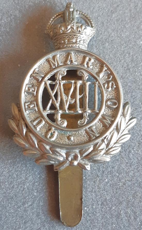 BRITISH - 18th (Queen Mary's Own) Royal Hussars White Metal Hat Badge (KK788)