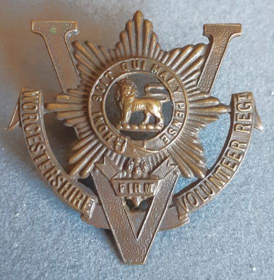 BRITISH - Worcestershire Volunteer Regt (1914-19) Bronze Hat Badge (KK1687)