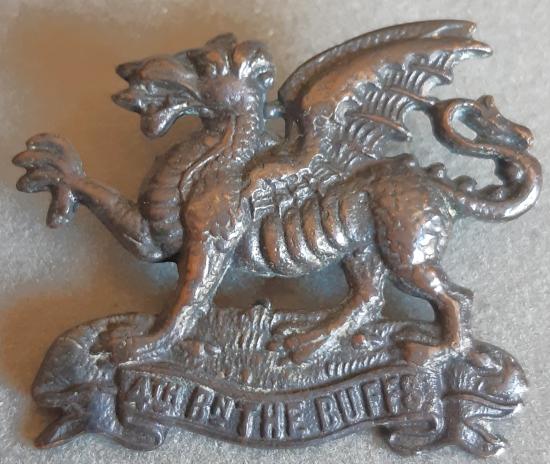 BRITISH - 4th Battalion The Buffs Field Made Sand Cast Bronzed Hat Badge