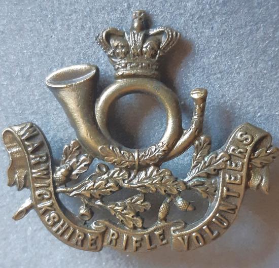 BRITISH – Warwickshire Rifle Volunteers QVC Gilding Metal Pouch Badge