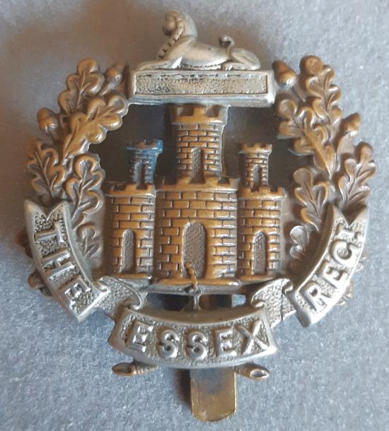 BRITISH - The Essex Regiment (8th Battalion) Bi-Metal Hat Badge (KK1739)