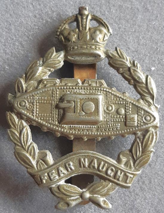 BRITISH - Royal Tank Regiment K/C White Metal Hat Badge (KK1923)