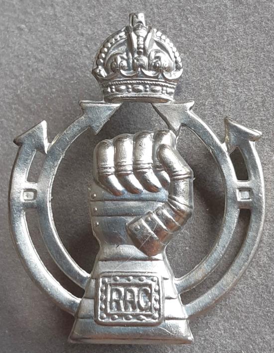 BRITISH - Royal Armoured Corps K/C White Metal Hat Badge (KK1919)