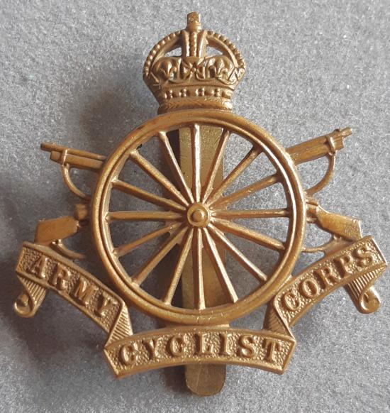 BRITISH - Army Cyclist Corps 16-Spoke G/M Hat Badge (KK1871)