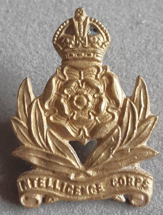 BRITISH - lntelligence Corps Sand Cast Brass Hat Badge (KK2152)