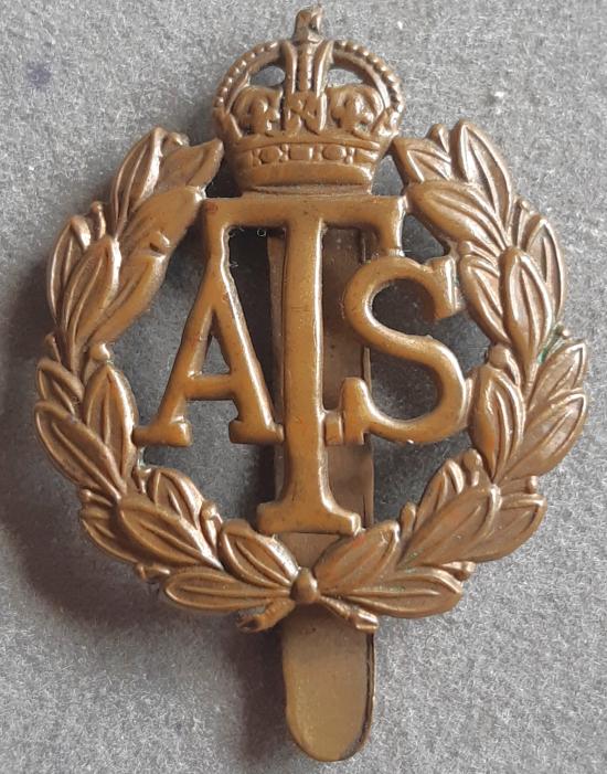 BRITISH - Auxiliary Territorial Service (ATS) K/C Gilding Metal Hat Badge (KK2188)