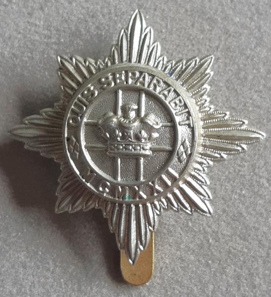 BRITISH - The 4th/7th Dragoon Guards W/M Hat Badge (KK742)
