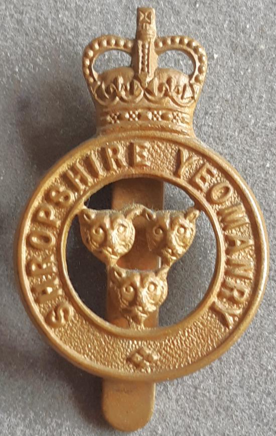 BRITISH - The Shropshire Yeomanry Q/C Gilding Metal Hat Badge (KK2309)