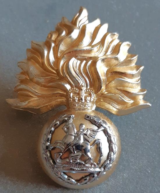 BRITISH - The Royal Regiment of Fusiliers Anodised Hat Badge (KK2027)