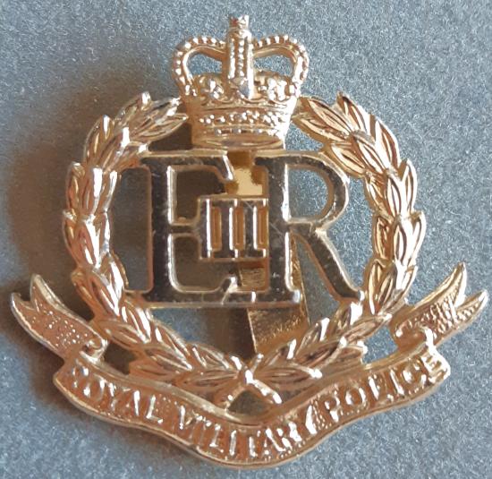 BRITISH - Royal Military Police Q/C Anodised Hat Badge (KK2132)