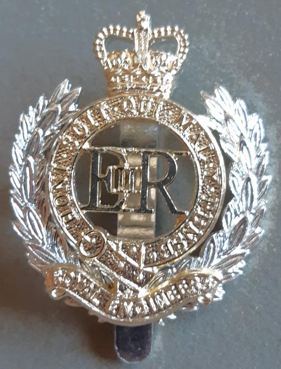BRITISH - Royal Engineers Q/C Anodised Hat Badge (KK1942)