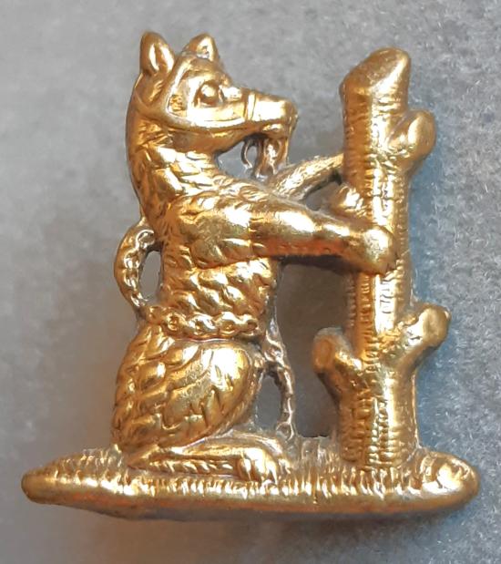 BRITISH - The Royal Warwickshire Regt Gilding Metal Metal Right Collar Badge (Churchill 157)